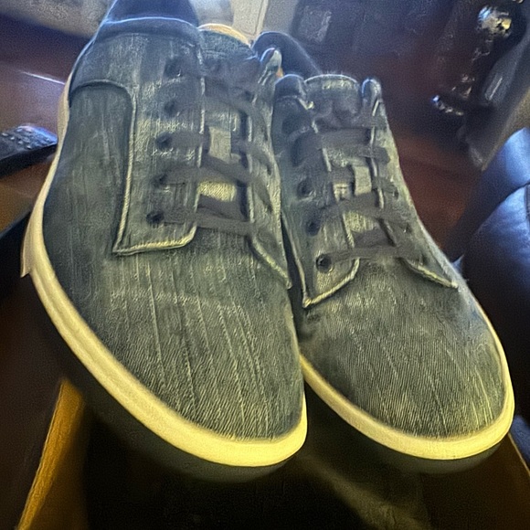 Ugg Bueller Washed Denim Shoe Mens sz 12, new in box! - Picture 2 of 7